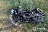 На Шепетівщині поліцейські встановлюють обставини ДТП, у якій травмувався 22-річний мотоцикліст