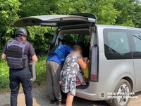 Новгород-Сіверські поліцейські допомогли жінки евакуювати її майно з обстрілюваного прикордонного села