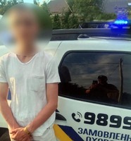 У Кропивницькому поліцейські охорони затримали чоловіка з предметом, схожим на пістолет