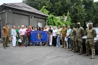 Разом до Перемоги: хмельницькі освітяни та волонтери передали гвардійцям нове авто