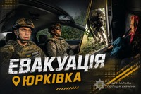 Евакуація під прицілом російських дронів – поліцейські Запоріжжя разом з капеланами продовжують вивозити людей з-під ворожих обстрілів