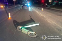 У Хмельницькому в ДТП травмувалися двоє неповнолітніх на електросамокаті: поліцейські встановлюють обставини події