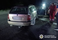Поліція Полтавщини встановлює обставини ДТП, в якій травмовано пасажирку легковика