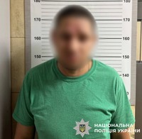 Поліцейські Києва затримали 42-річного місцевого мешканця, який пограбував перехожого у Солом'янському районі
