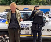 У Києві поліцейські охорони затримали чоловіка, підозрюваного у крадіжці мобільного телефону