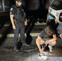Поліцейські охорони Івано-Франківщини затримали чоловіка, який проник до магазину