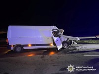 На Кіровоградщині поліцейські встановлюють обставини дорожньо-транспортної пригоди за участю мікроавтобуса та вантажівки