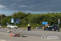 Травмувався 46-річний мотоцикліст: у Камʼянці-Подільському поліцейські зʼясовують обставини ДТП