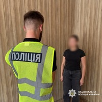 Прихопила чужий гаманець: харківські поліцейські повідомили жінці про підозру у крадіжці
