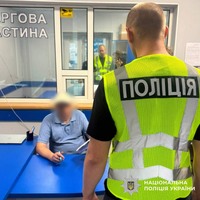 В Новобаварському районі Харкова поліцейські затримали чоловіка за збут наркотичної  речовини