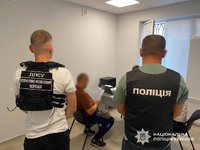 Від 6 000 до 32 000$ за переправлення через кордон: на Закарпатті поліція викрила групу зловмисників, які також сприяли вибуттю військовослужбовців із частин