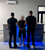 На Берегівщині поліція затримала озброєного чоловіка – вилучено споряджений АК-74