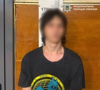У Києві 17-річний юнак поранив ножем поліцейського, який прибув на виклик про домашнє насильство – слідчі затримали неповнолітнього