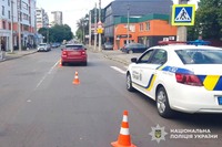 У Хмельницькому поліцейські встановлюють обставини ДТП, у якій травмувалася 52-річна жінка