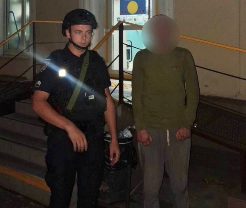 Поліція охорони Одещини затримала чоловіка за незаконне проникнення до аптеки