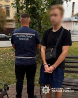 Поліцейські затримали 19-річного уманчанина, який під погрозами розправи виманив у дівчини понад 200 тисяч гривень