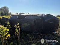 У Павлоградському районі через небезпечний маневр водія перекинулася автівка — загинув 17-річний хлопець