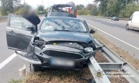 Поліція Полтавщини встановлює обставини ДТП, в якій травмовано водія легковика