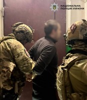 Поліцейські Києва затримали зловмисника, який у Святошинському районі впритул розстріляв директора клініки репрудоктології