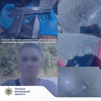 Поліція Тульчина затримала 18-річного хлопця, який заради розваги обстріляв три автомобілі