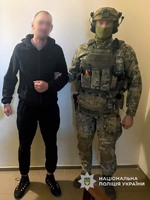 У Чернігові поліцейські затримали крадія, причетного до крадіжки мобільних телефонів та годинників