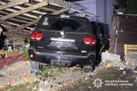 Автомобіль з’їхав з дороги та врізався у паркан: поліція розслідує ДТП у Миргороді