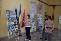 Мистецтво єднання: ветерани на пробації відвідали зворушливу виставку дитячих робіт у Кегичівці