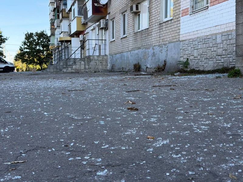 Павлоградцям видають будматеріали для ремонту пошкоджених після атаки дронів приміщень