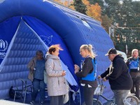 Павлоградцям видають будматеріали для ремонту пошкоджених після атаки дронів приміщень