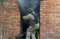У Павлограді через атаку БпЛА пошкоджено будинок і поранено чоловіка, а на Синельниківщині понівечено автобус