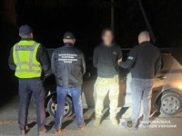Від 15 до 18 тисяч доларів за незаконний перетин кордону: поліція Закарпаття затримала чотирьох підозрюваних у переправленні