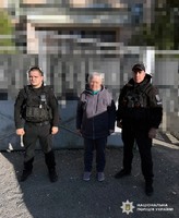 Поліцейські офіцери громади евакуювали з Дар’ївської громади пенсіонерку, яка вже не витримує життя під обстрілами