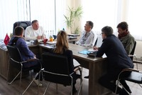 Французькі дипломати приїхали на Павлоградщину — у Троїцькій громаді розповіли іноземцям про щоденні виклики