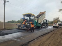 Трасу між Павлоградом і Троїцьким ремонтники відновлюють суцільними картами