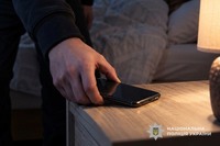 Попросився на ночівлю та обікрав: слідчі Дніпра повідомили 19-річному чоловікові про підозру
