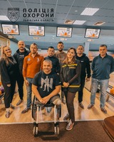 Зняття стресу та відновлення впевненості: на Львівщині поранені правоохоронці грали в боулінг