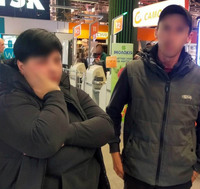 Поліцейські охорони затримали осіб за спробу винести товар без оплати